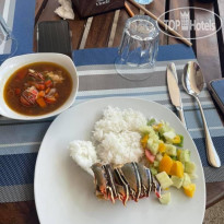 Dhiffushi Inn White rice and lobster