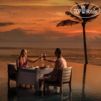 Radisson Blu Resort Maldives Romantic Dinner on the Pool