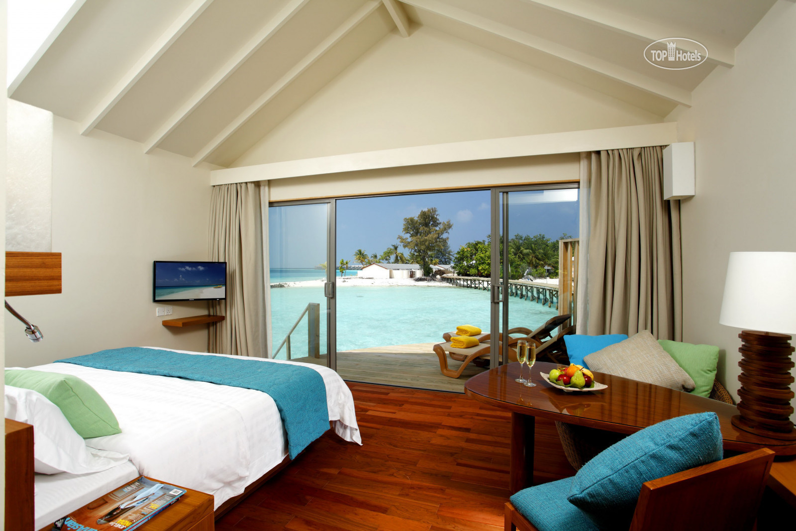 Centara ras fushi resort spa. Centara ras Fushi Resort&Spa 4*. Центара рас Фуши Мальдивы. Мале отели. Дримс ресор энд спа Мальдивы.