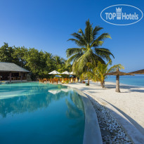 Waves Beach Pool в Centara Ras Fushi Resort & Spa 4*