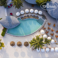 Waves Beach Pool в Centara Ras Fushi Resort & Spa 4*