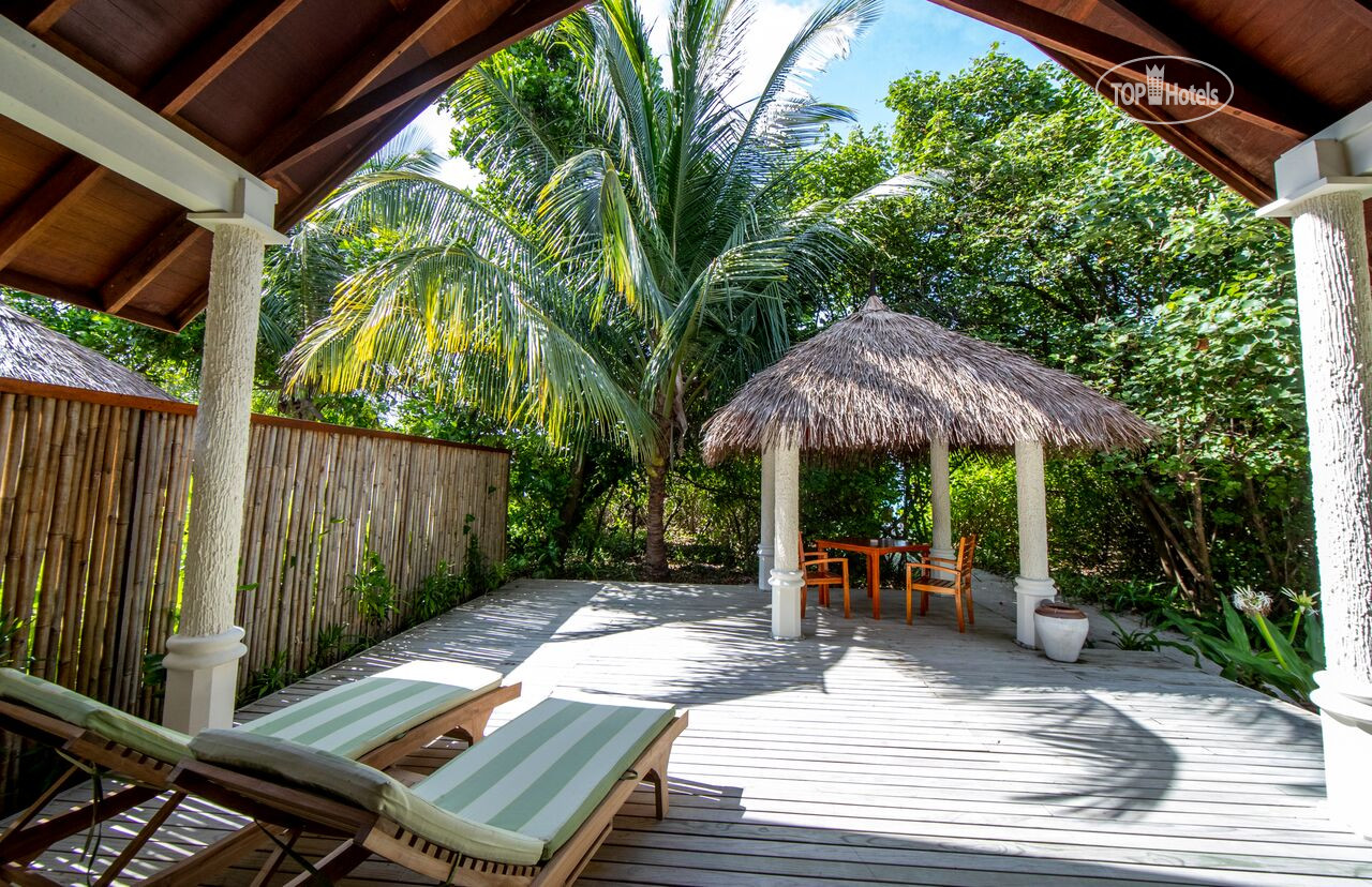 Furaveri island resort spa. Мальдивы Furaveri. Furaveri Maldives 5. Остров Фуравери Мальдивы. Furaveri Island Resort Spa Maldives.