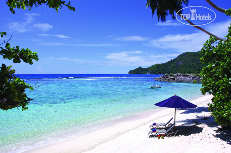 Пляж в DoubleTree by Hilton Seychelles Allamanda Resort & Spa 4*