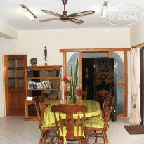 Carana Hilltop Villa Dining area