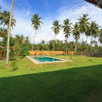 Ocean Ripples Resort Garden & Pool view