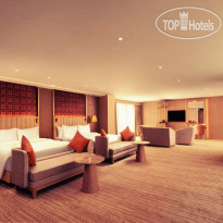 The Golden Crown Hotel 