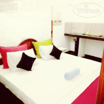 Wimal Wood Stock Surf House 