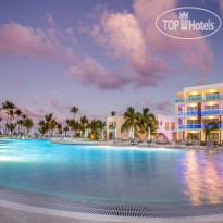 Бассейн в Serenade Punta Cana Beach & Spa Resort 5*