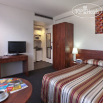 The Macleay Hotel 