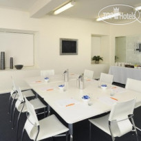 Punthill Flinders Lane Apartments Комната переговоров