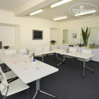Punthill Flinders Lane Apartments Комната переговоров