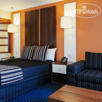 Taylors Lakes Hotel 