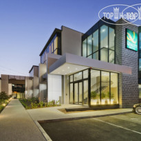 Taylors Lakes Hotel 