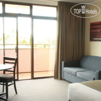 Adelaide Meridien Hotel & Apartments 