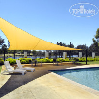 Assured Ascot Quays Apartment Hotel Бассейн