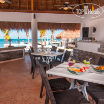 Q-Bay Hotel & Suites Cancun Бар на пляже