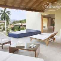 Thompson Zihuatanejo a Beach Resort 