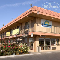 Days Inn Lost Hills 2*