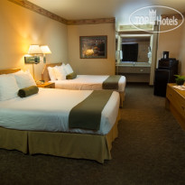 The Redwood Fortuna Riverwalk Hotel