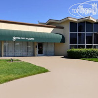 Clarion Inn & Suites Stockton 3*