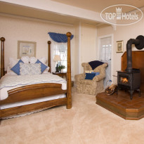 Headlands Inn Bed & Breakfast W.J. Wilson Room