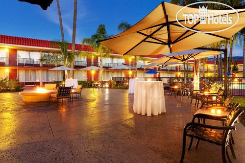 Фотографии отеля  Holiday Inn Santa Barbara Goleta 3*