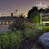 DoubleTree by Hilton Berkeley Marina 3*