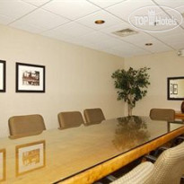 Paramount Plaza Hotel & Suites