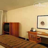 Paramount Plaza Hotel & Suites