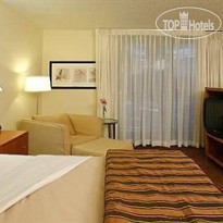 Paramount Plaza Hotel & Suites
