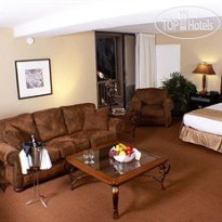 Paramount Plaza Hotel & Suites