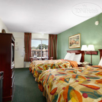 Days Inn Tampa / West of Busch Gardens 