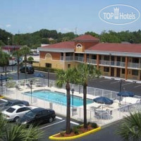 Howard Johnson Express Inn Suites - South Tampa / Airport 2*