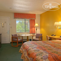 Howard Johnson Inn and Suites Jacksonville 