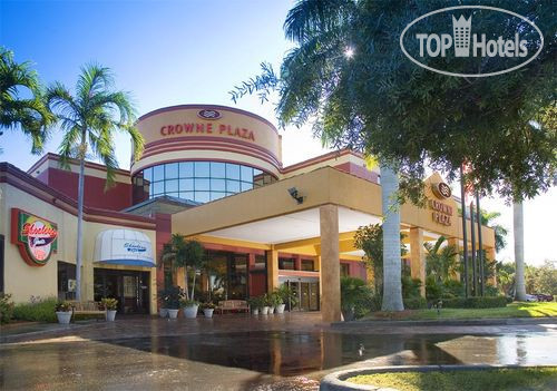 Фотографии отеля  Crowne Plaza Fort Myers at Bell Tower Shops 4*