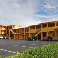 Econo Lodge University 2*