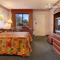 Super 8 Tucson Downtown Convention Center 