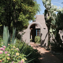 Lodge on the Desert 