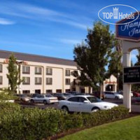 Hampton Inn Portland East 2*