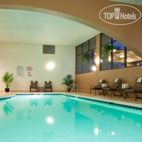 Radisson Hotel Milwaukee West 