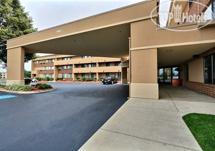 Фотографии отеля  Comfort Inn Lansing 3*