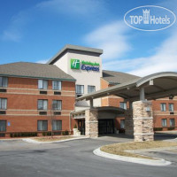 Holiday Inn Express Romulus/Detroit Airport 2*