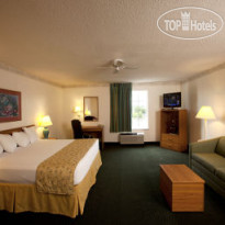 Baymont Inn & Suites Mackinaw City 