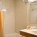 Days Inn & Suites Indianapolis, Castleton Ванная комната