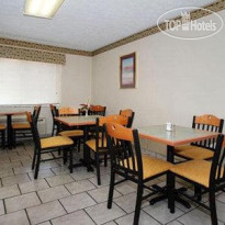 Quality Inn Scottsburg Зал для завтраков