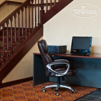Comfort Suites North Fort Wayne Компьютер в вестибюле