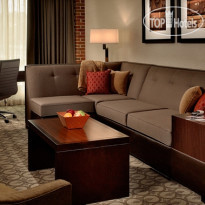 DoubleTree by Hilton Hotel & Suites Charleston Airport  