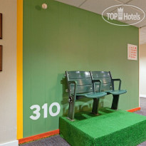 Holiday Inn Express Boston-Waltham 