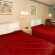 Rodeway Inn & Suites Hwy 290 NW номер с 2 двуспальными кроватя