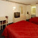Rodeway Inn & Suites Hwy 290 NW номер с микроволновой печью и 